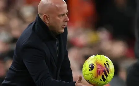 سلوت يعبر عن خيبة أمله بعد تعادل ليفربول ويتساءل عن قرار ركلة الجزاء