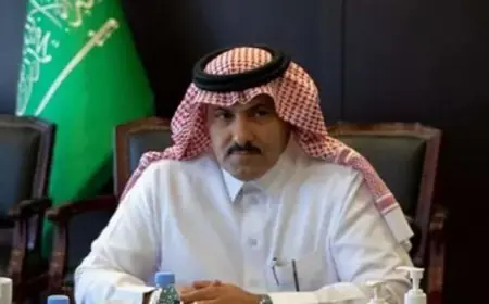 سفير السعودية في اليمن يكشف عن رفض رئيس الانتقالي إنهاء التصعيد وتحمل المسؤولية