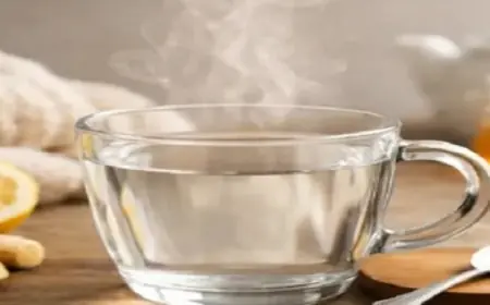 اكتشف الفوائد الصحية المذهلة لشرب الماء الساخن يوميا