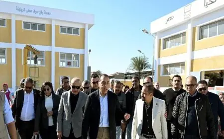 رئيس الوزراء يزور محطة رفع صرف صحي الرياينة في مركز أرمنت بالأقصر ويتفقد سير العمل بالصور