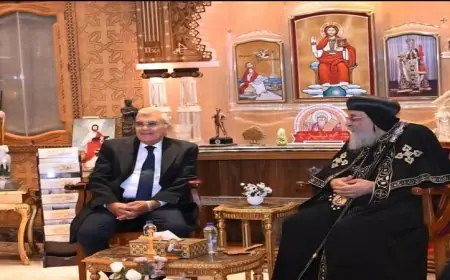 رئيس مجلس الشيوخ يزور الكاتدرائية ويقدم التهنئة للبابا تواضروس بمناسبة عيد الميلاد