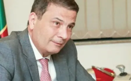 وزير الزراعة يسير على الأقدام لمسافة كيلو مترين لمعاينة شكوى مزارع في الفيوم