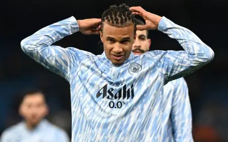 برشلونة يتابع عن كثب مدافع مانشستر سيتي المتميز