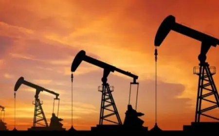 أسعار النفط تتراجع مع توقعات بزيادة إنتاج فنزويلا وفرة المعروض في الأسواق