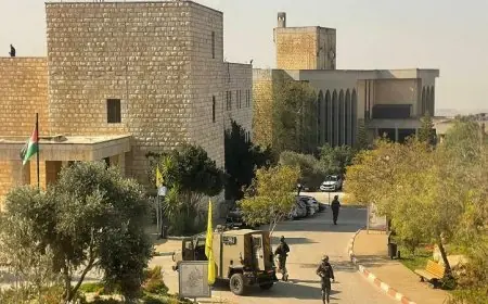 اقتحام قوات الاحتلال الإسرائيلي جامعة بيرزيت في رام الله واشتباكات عنيفة بالرصاص وقنابل الغاز