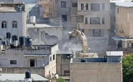 الاحتلال الإسرائيلي يستمر في هدم المنازل بمخيم نور شمس شرق طولكرم في الضفة الغربية