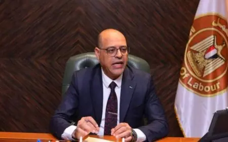 وزير العمل يقدم التهاني لقداسة البابا تواضروس الثاني بمناسبة عيد الميلاد المجيد