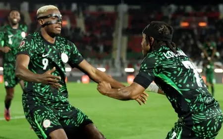 أوسيمين يعود للتدريبات مع منتخب نيجيريا بعد انتهاء الخلاف مع لوكمان