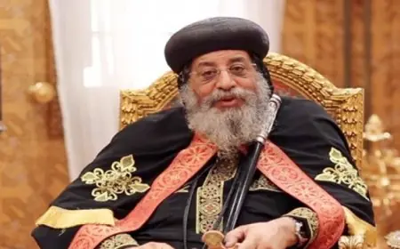 البابا تواضروس يحتفل بعيد الميلاد ويستقبل المهنئين في الكاتدرائية المرقسية