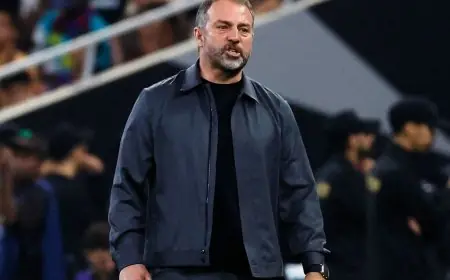 هانزي فليك يعبر عن إعجابه بأسلوب برشلونة الذي يتمنى متابعته