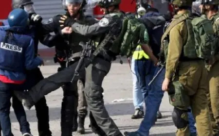 تهنئة وزير الرياضة لسيف عيسى بمناسبة فوزه بجائزة أفضل لاعب في أفريقيا لعام 2025