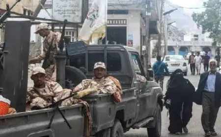 دعوة رئيس أركان الجيش اليمني لتوحيد التشكيلات العسكرية تحت وزارة الدفاع لتعزيز الأمن والاستقرار