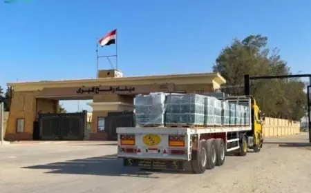 قافلة مساعدات سعودية تعبر منفذ رفح لتلبية احتياجات قطاع غزة الإنسانية