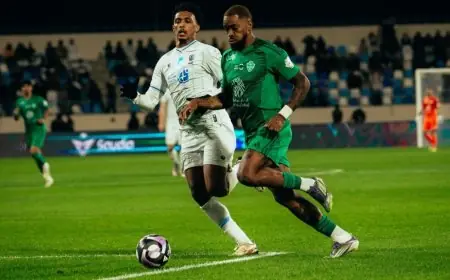 إيفان توني يتألق وفراس البريكان يتراجع في مباراة الأهلي والأخدود