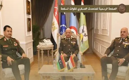 وزير الدفاع ورئيس الأركان يجتمعان مع نائب القائد العام للجيش الوطني الليبي في لقاء هام