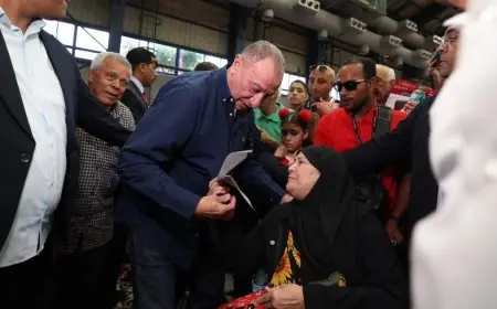 محمود الخطيب رئيس الأهلي يبدأ رحلة علاجية في باريس