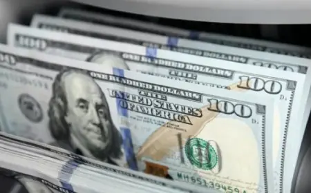 تراجع الدولار مع تنامي القلق بشأن استقلالية بنك الاحتياطي الفيدرالي الأمريكي بعد التحقيق مع باول