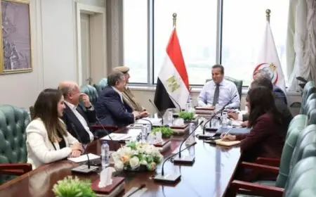 اجتماع عبد الغفار مع ممثلي شركة المراسم لمراقبة التدفقات المالية في مشروعات متعددة