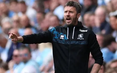 مانشستر يونايتد يعلن عن اتفاق مبدئي مع مايكل كاريك لتعزيز الفريق