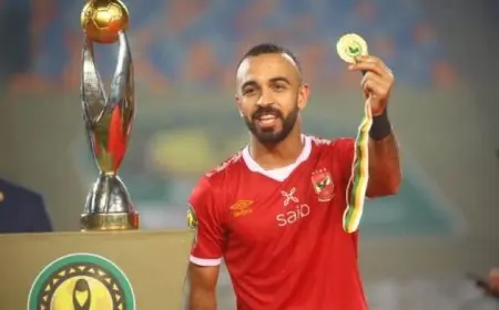 أفشة يودع جماهير الأهلي ويوقع عقود انضمامه إلى الاتحاد السكندري