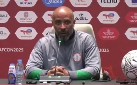 مدرب نيجيريا يتحدث عن صعوبة مواجهة المغرب في نصف نهائي أمم إفريقيا