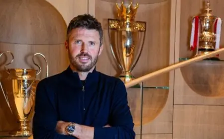 عودة مايكل كاريك لتدريب مانشستر يونايتد بشكل مؤقت وسط تطورات مثيرة