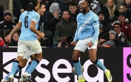 سيمينيو يتألق ويقود مانشستر سيتي لفوز مثير على نيوكاسل amid جدل واسع