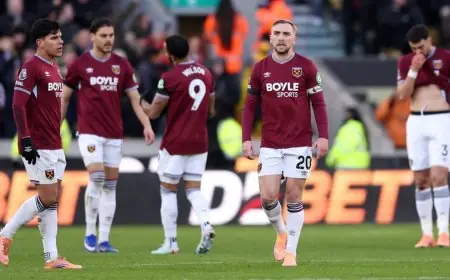 لاعبو وست هام يواجهون خطر تخفيض رواتبهم بنسبة 50% تعرف على الأسباب وراء ذلك