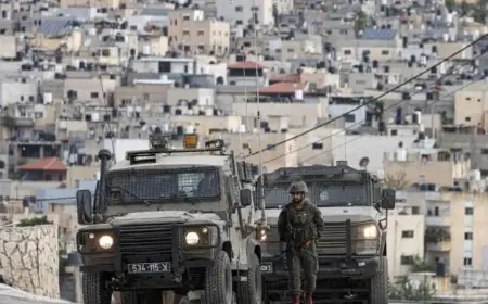 هجوم المستعمرين الواسع شمال القدس المحتلة يسفر عن إصابات وإحراق مساكن