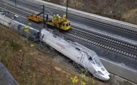 ارتفاع حصيلة ضحايا حادث تصادم القطارات في إسبانيا إلى 21 قتيلا حسب وزارة الداخلية