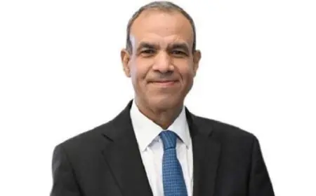 وزير الخارجية يتواصل مع البابا تواضروس للاطمئنان على حالته الصحية