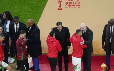 منتخب المغرب يتلقى تكريما ملكيا وحكيمي يعد بالتعويض في كأس العالم