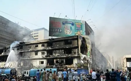 حصيلة ضحايا حريق مركز التسوق في باكستان تصل إلى 26 قتيلا