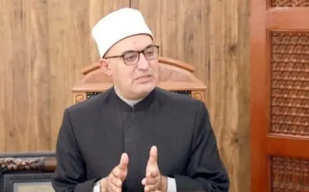 مفتي الجمهورية يجري اتصالًا هاتفيًا للاطمئنان على صحة قداسة البابا تواضروس