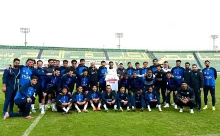 الزمالك يكرم مشجعه محمد خميس خلال تدريبات الفريق استعدادا لمواجهة المصري