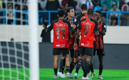 رياضة مثيرة تعادل مثير للرياض بهدف عالمي في الوقت بدل الضائع ضد الأخدود