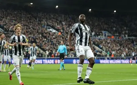 نيوكاسل ينتصر على آيندهوفن ويزيد حدة المنافسة على المركز الثامن مع تشيلسي