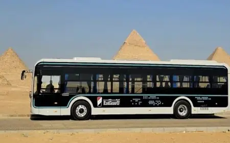 أتوبيس النصر الكهربائي يبدأ تجارب تشغيله في خدمة نقل زوار أهرامات الجيزة ضمن خطة تطوير قطاع الأعمال