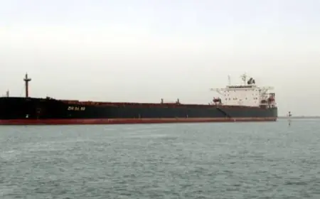 ميناء دمياط يحقق إنجازاً تاريخياً باستقباله أكبر شحنة بضائع عامة على الإطلاق