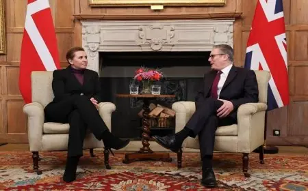 بريطانيا والدنمارك تتعاونان لبحث قضايا الشرق الأوسط وأمن القطب الشمالي