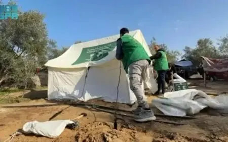 مركز الملك سلمان للإغاثة يستجيب للنداء الإنساني لعائلة نازحة في قلب قطاع غزة صور جديدة