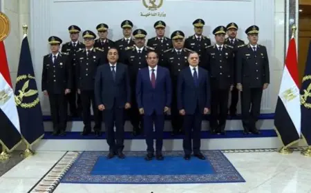 الرئيس السيسي يتلقى صورة تذكارية مع أعضاء المجلس الأعلى للشرطة لتعزيز التعاون الأمني