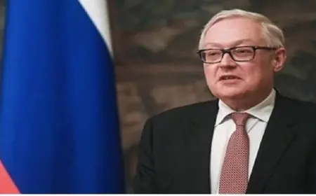 روسيا تعمل على تعزيز تفاهمات ألاسكا بشأن الأزمة الأوكرانية وفقًا لريابكوف