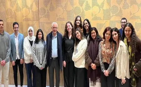 سفير مصر في باريس يتواصل مع طلاب “بيت مصر” في المدينة الجامعية لتعزيز العلاقات الثقافية