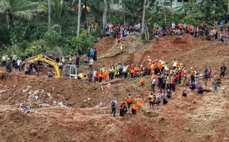 استئناف جهود البحث عن المفقودين بسبب الانهيار الأرضي المأساوي في إندونيسيا