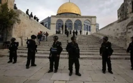 الاحتلال الإسرائيلي ينفي ثلاثة فلسطينيين من المسجد الأقصى في تصعيد جديد