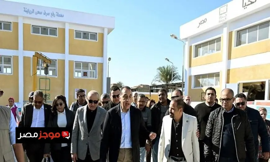 رئيس الوزراء يزور محطة رفع صرف صحي الرياينة في مركز أرمنت بالأقصر ويتفقد سير العمل بالصور
