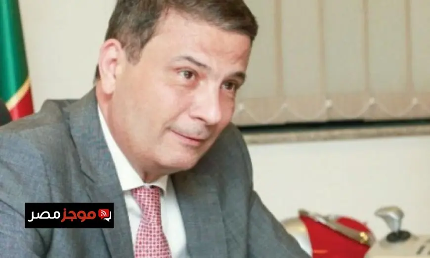 وزير الزراعة يسير على الأقدام لمسافة كيلو مترين لمعاينة شكوى مزارع في الفيوم