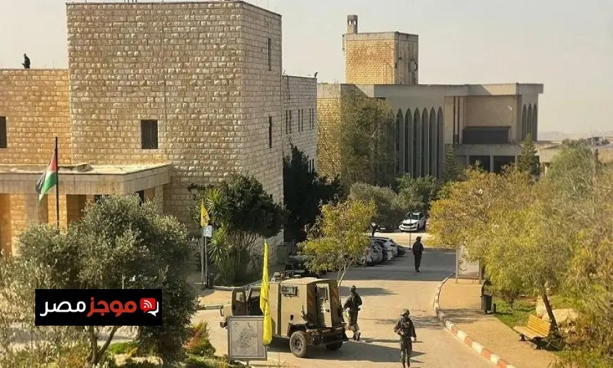 اقتحام قوات الاحتلال الإسرائيلي جامعة بيرزيت في رام الله واشتباكات عنيفة بالرصاص وقنابل الغاز