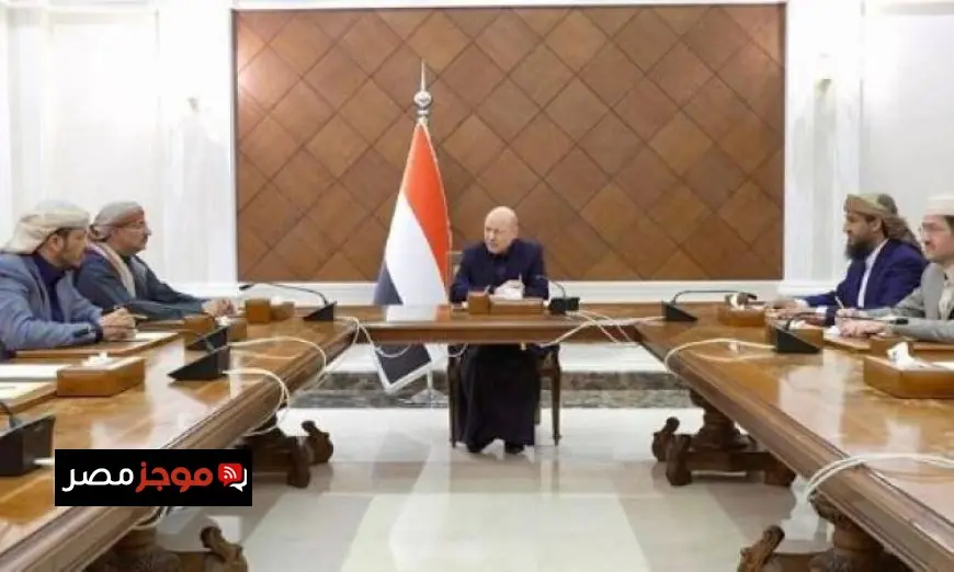 مجلس القيادة الرئاسي في اليمن يقرر إسقاط عضوية الزبيدي ويعفي وزيري النقل والتخطيط من منصبيهما